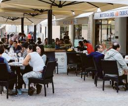 Tavolini all’aperto, il nodo misure