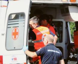 Auto centra 22enne in scooter