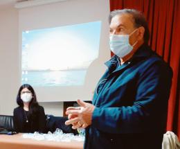La nuova impiegata fa lezione