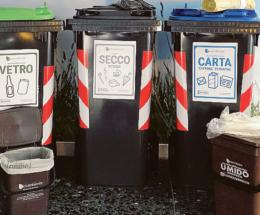 Cambia la differenziata, nuovo kit ai residenti in Tassina