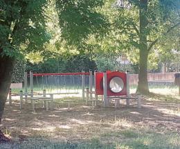 Nuovi giochi per il parco pubblico