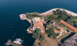 Lanterna del faro al forte: chiesto il suo ritorno