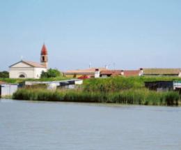 Ponte di barche, stop alla circolazione
