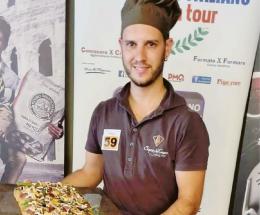 Mirko bis, super campione di pizza in pala