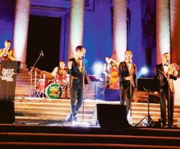 Band in villa: è la "Bandoera"