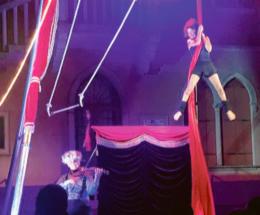 Gag, musica e acrobazie Kalinka conquista tutti