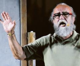 Tutti in piedi per Giobbe Covatta