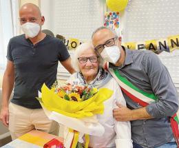 102 anni di Nonna Linda, festeggia tutta l'opera Pia!