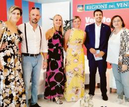 Il vicesindaco le suona a tutti