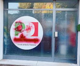 Vandalizzata la sede del Pd