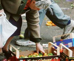Famiglie sempre più a rischio povertà