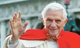 Emesso il francobollo commemorativo di Papa Benedetto XVI.