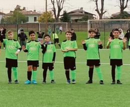 Tutti in campo coi calzini spaiati