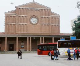 "Via le corriere dalla chiesa"
