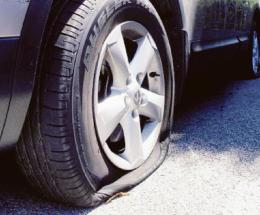 Il folle devasta altre auto