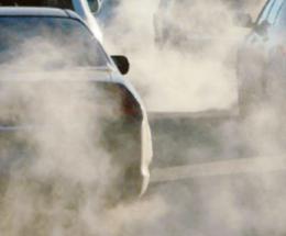 Smog, restano le limitazioni al traffico