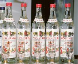 Maxi sequestro di vodka “falsa”
