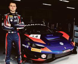 Alla guida della Ferrari c'è Giacomo Altoè