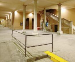 Mercato coperto invaso dai piccioni: ora basta