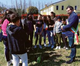 Il Lions club pianta il primo alberello di una lunga serie