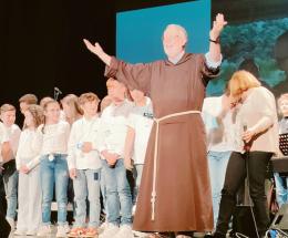 Seimila euro in beneficenza