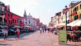 Tutti a piedi per un giorno ma parcheggi gratuiti