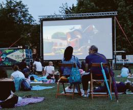 Il film sotto le stelle finisce al cinema