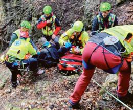 In moto in montagna cade, ferito un rodigino