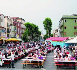 Musica e cibo, è ancora festa del pesce azzurro