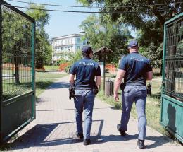 Ragazzi sul tetto dell'ex Maddalena