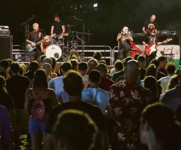 I 99 Posse scuotono i cuori al Censer