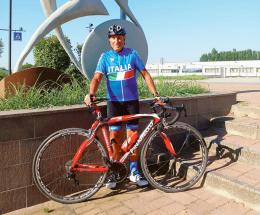 Da Parigi a Brest e ritorno: a 78 anni Oscar pedala per 90 ore no stop