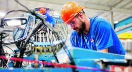 L’economia prova a rialzare la testa