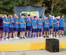 La squadra “sfila” in passerella