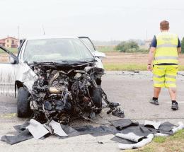 Tamponato da un tir e sbalzato frontalmente addosso a un altro: 33enne in fin di vita