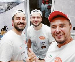 Ecco 102 pizze di solidarietà