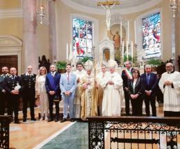 La chiesa “abbraccia” il cardinale