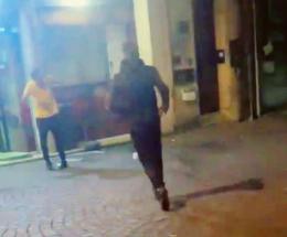 Sfregiato a bottigliate, individuato uno degli aggressori