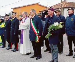 Fiori e onore per i caduti di Nassiriya