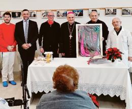 Il vescovo in visita agli ospiti della casa di riposo