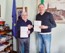 Stretta di mano tra Comune e Anc