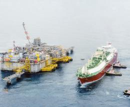 Il gas gira al largo, l’economia trema