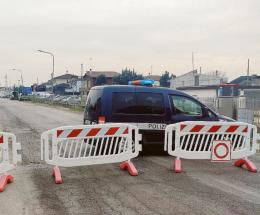 Fuga di gas in paese, strada chiusa