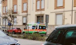 Sposta l'ambulanza sul Corso: beccato e denunciato
