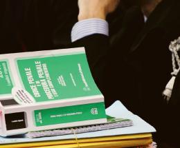 “E’ estorsione”. Avvocato nei guai