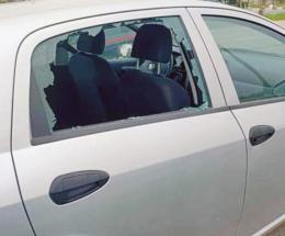 Spaccata di un auto al cimitero