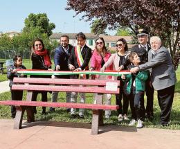 Inaugurata la panchina rossa