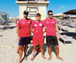 I bagnini salvano un 46enne