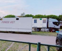 A Rosolina Mare per strada scene  da film