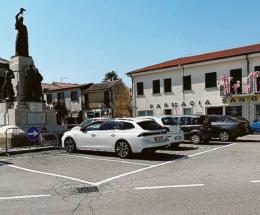 “Finalmente messo ordine con i parcheggi e le strisce”